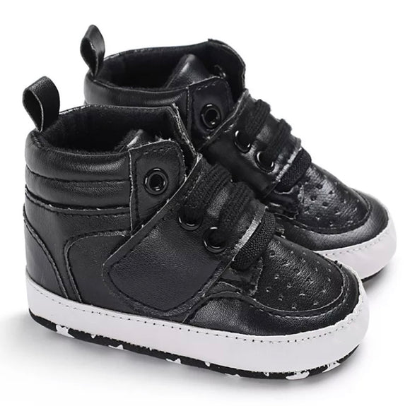 Hightop sneakers • Black